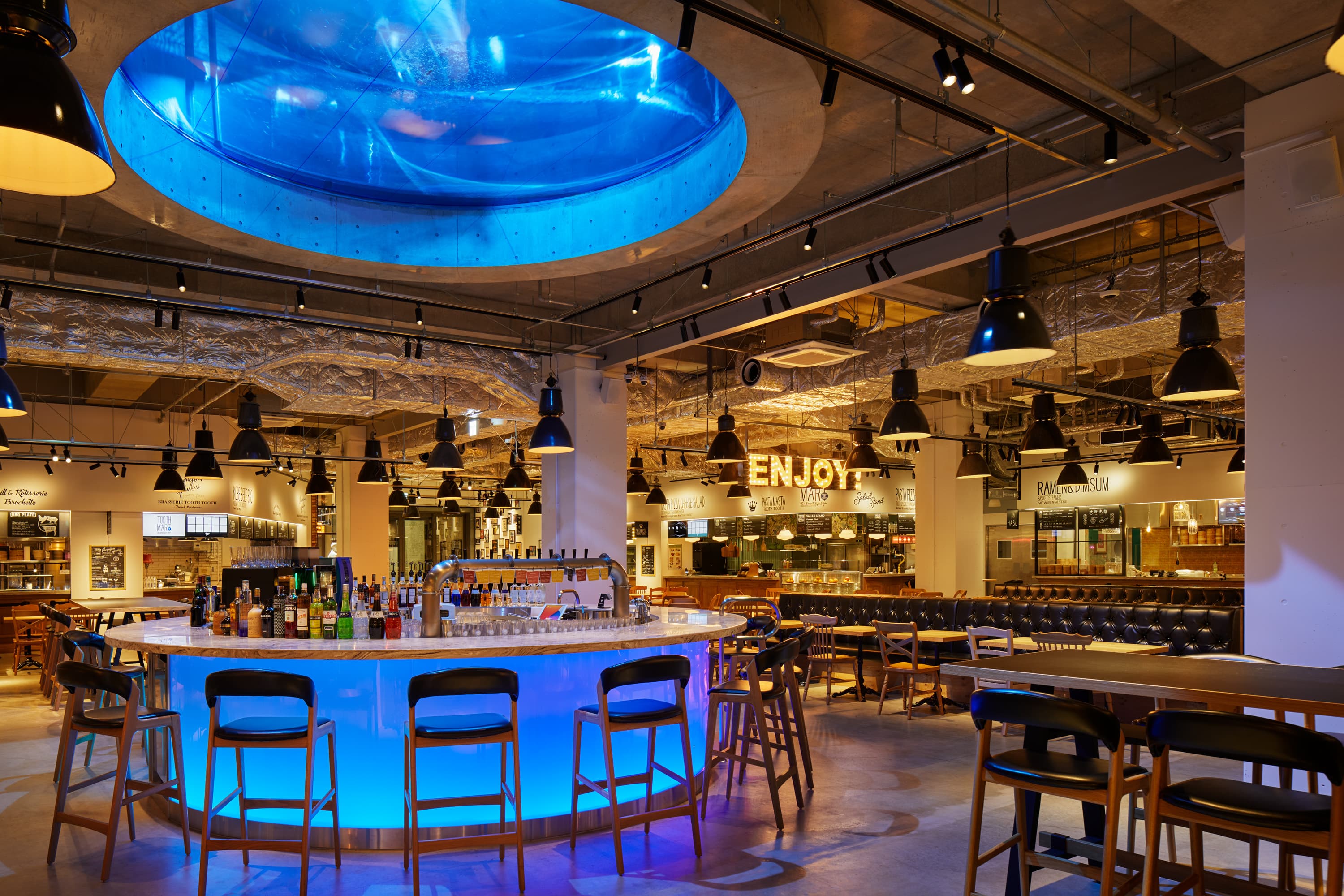 TOOTH MART FOOD HALL & NIGHT FESの店内
